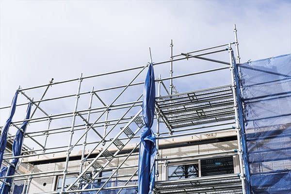 Why a Scaffolding Stairway Is Safer Than a Ladder on Job Sites